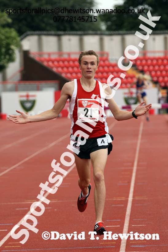 Senior boys 2000 metres steeplechase, English Schools Track and Field. Photo: David T. Hewitson/Sports for All Pics